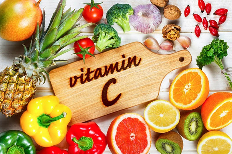 Bổ sung thường xuyên các thực phẩm chứa vitamin C, rau củ quả lành tính 